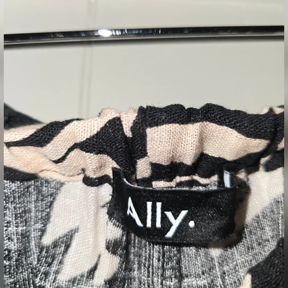 5/$25 Bundle deal - Australian casual pants - Picture 4 of 5